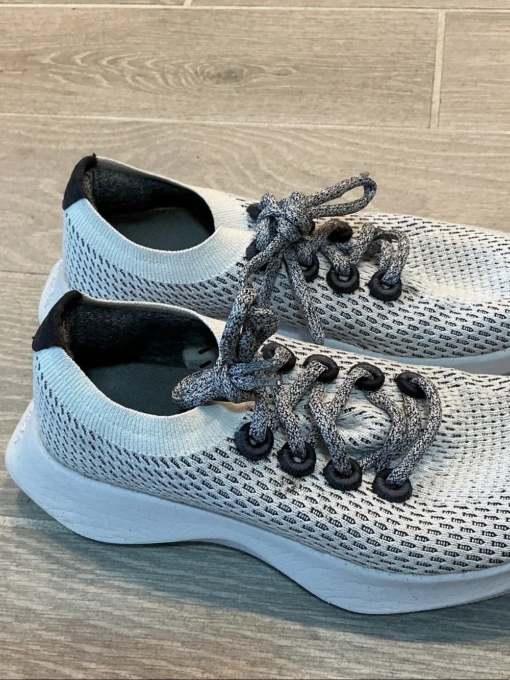 allbirds Tree Dasher 2 White and Gray Knit Lace-Up Sneakers Women’s Sz 6.5